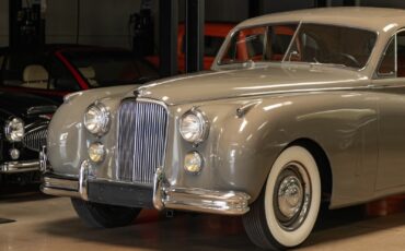 Jaguar-Mark-VII-1954-4-Door-Sedan-8