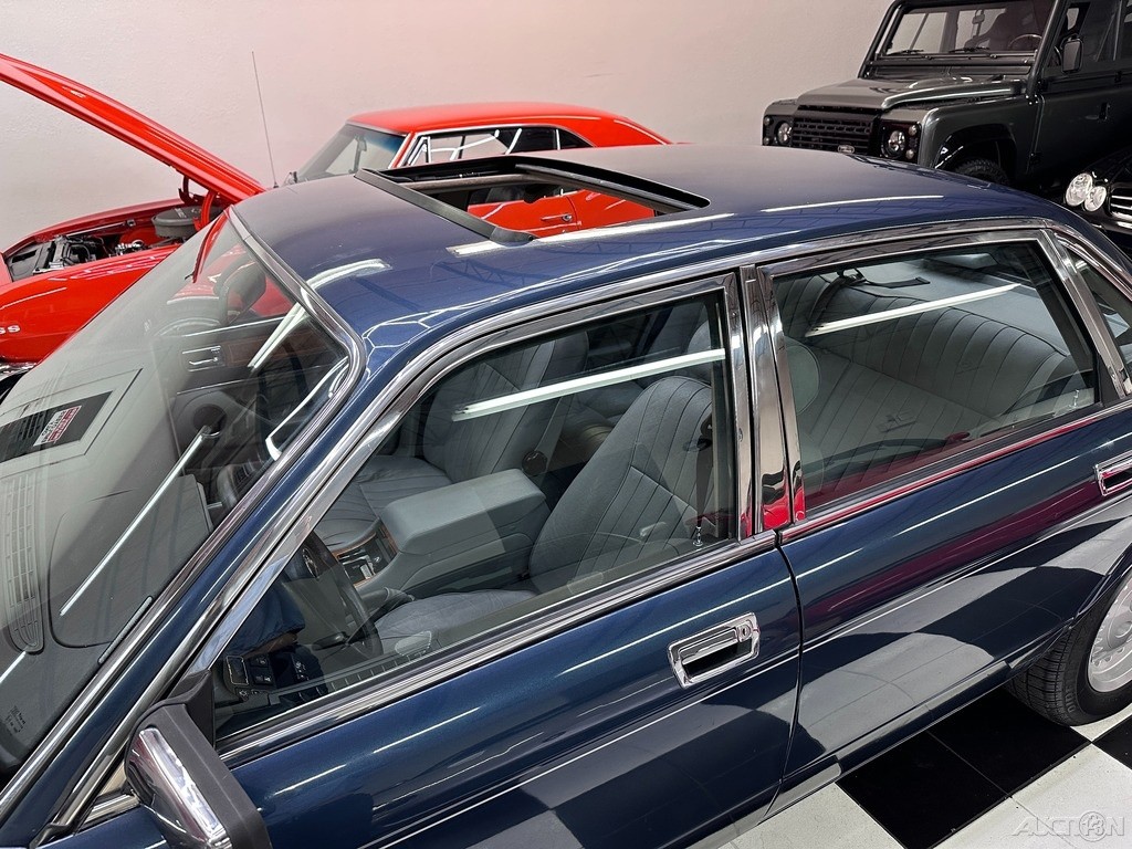 Jaguar-XJ-1988-Sedan-10