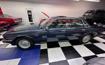 Jaguar-XJ-1988-Sedan-11