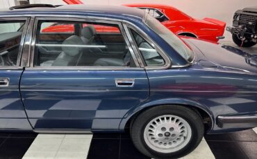 Jaguar-XJ-1988-Sedan-12
