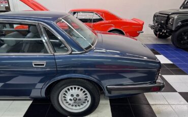 Jaguar-XJ-1988-Sedan-13
