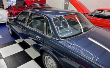 Jaguar-XJ-1988-Sedan-15
