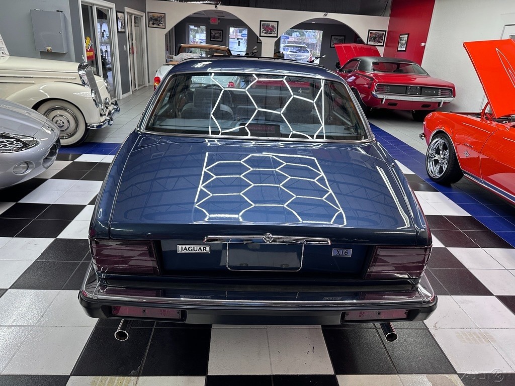 Jaguar-XJ-1988-Sedan-18