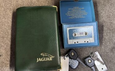 Jaguar-XJ-1988-Sedan-23