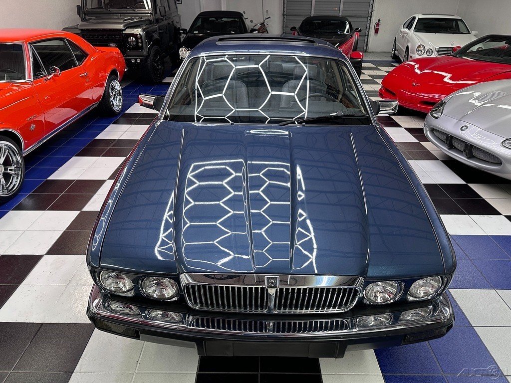 Jaguar-XJ-1988-Sedan-4