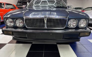 Jaguar-XJ-1988-Sedan-5