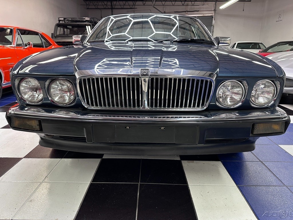 Jaguar-XJ-1988-Sedan-5