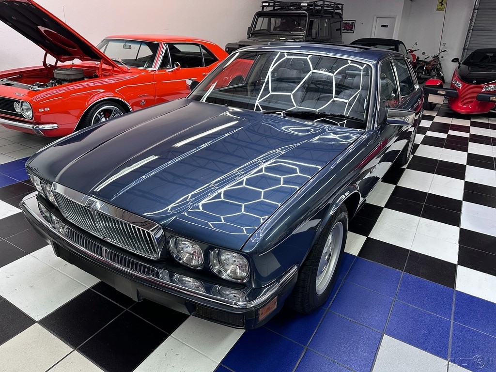 Jaguar-XJ-1988-Sedan-6