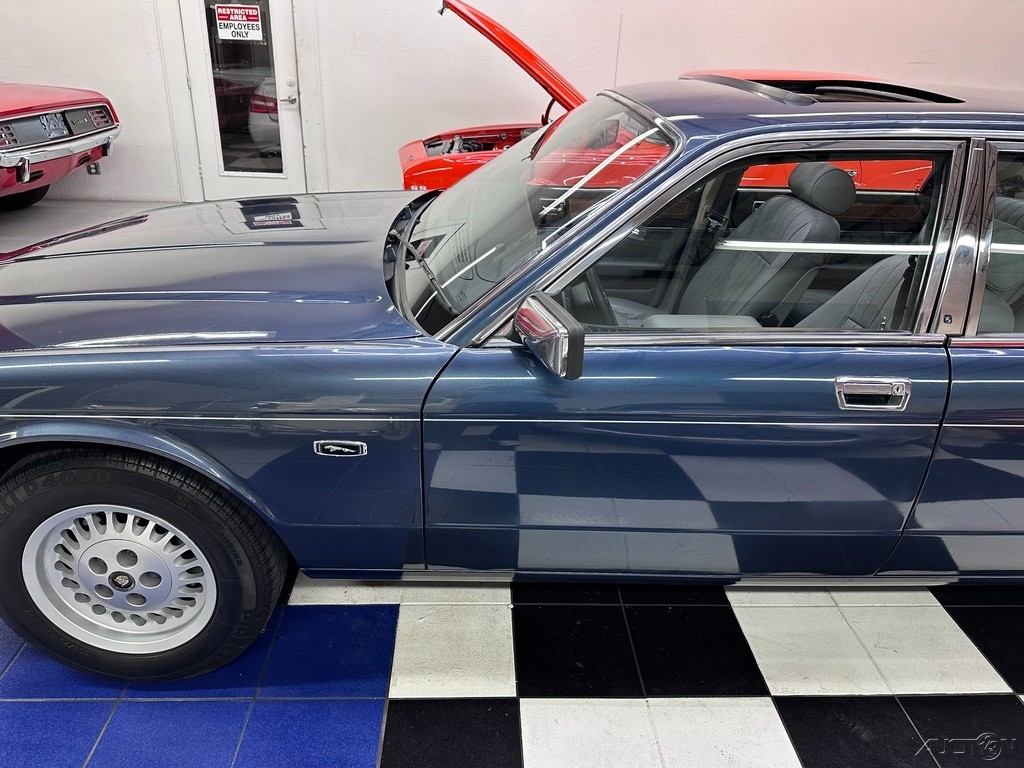 Jaguar-XJ-1988-Sedan-9