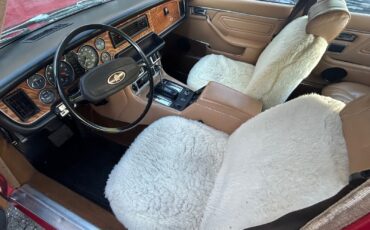 Jaguar-XJ12-1974-Sedan-2