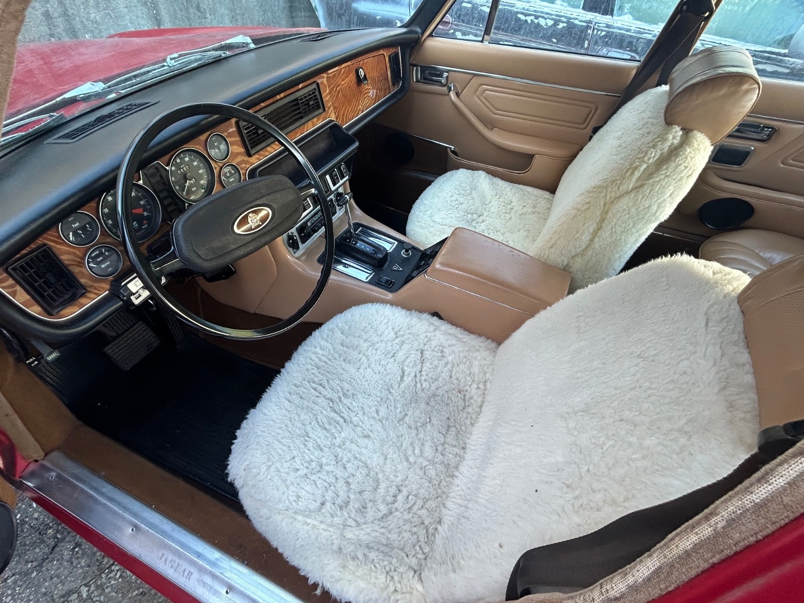 Jaguar-XJ12-1974-Sedan-2