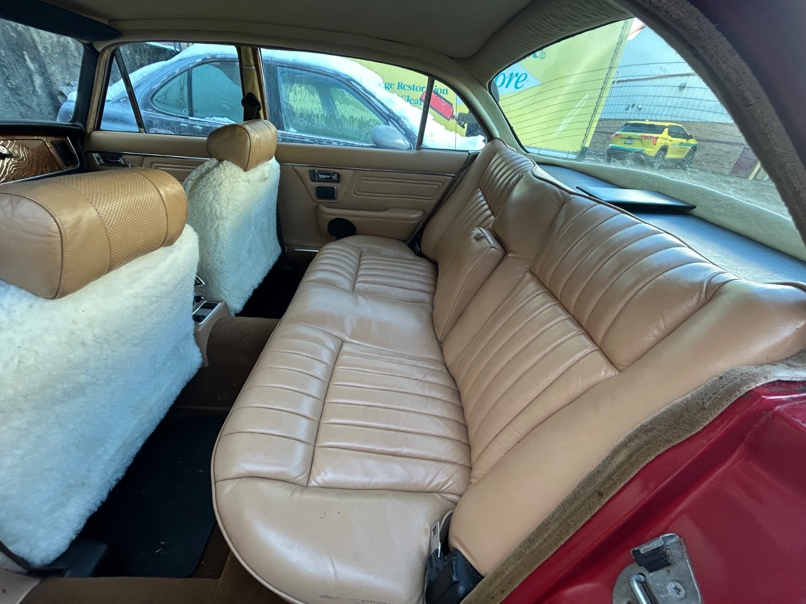 Jaguar-XJ12-1974-Sedan-6