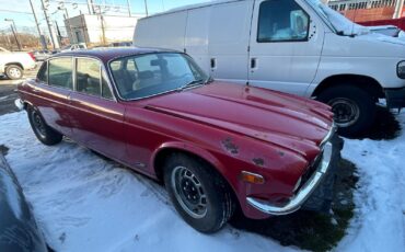 Jaguar-XJ12-1974-Sedan-9