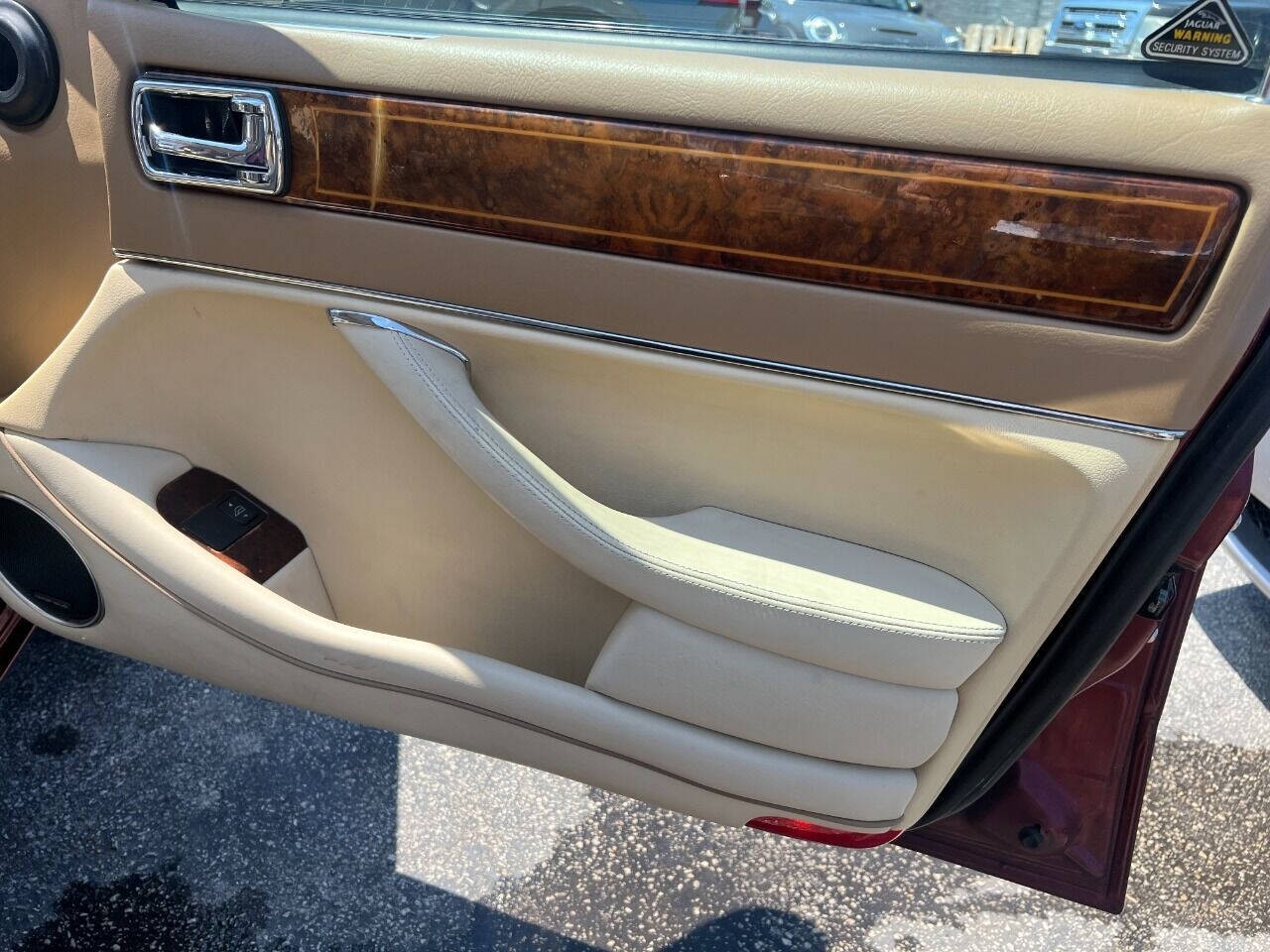 Jaguar-XJ12-1996-Sedan-10