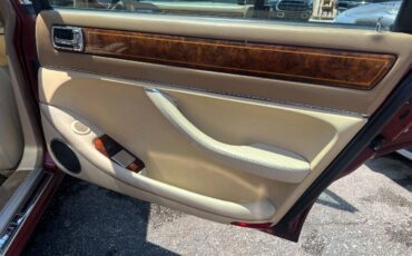 Jaguar-XJ12-1996-Sedan-13