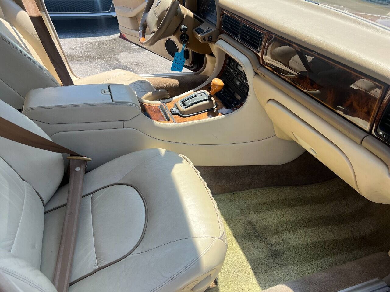 Jaguar-XJ12-1996-Sedan-15