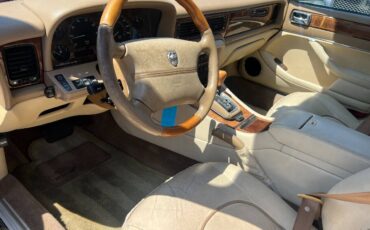 Jaguar-XJ12-1996-Sedan-17
