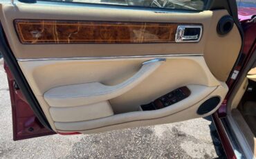 Jaguar-XJ12-1996-Sedan-5