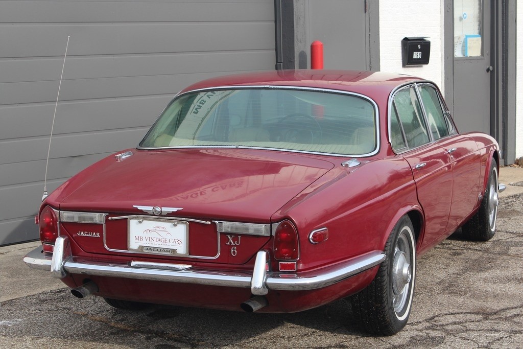 Jaguar-XJ6-1972-Sedan-1
