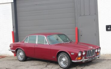 Jaguar-XJ6-1972-Sedan-11