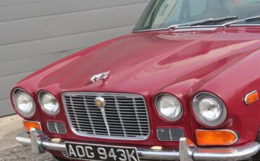 Jaguar-XJ6-1972-Sedan-12