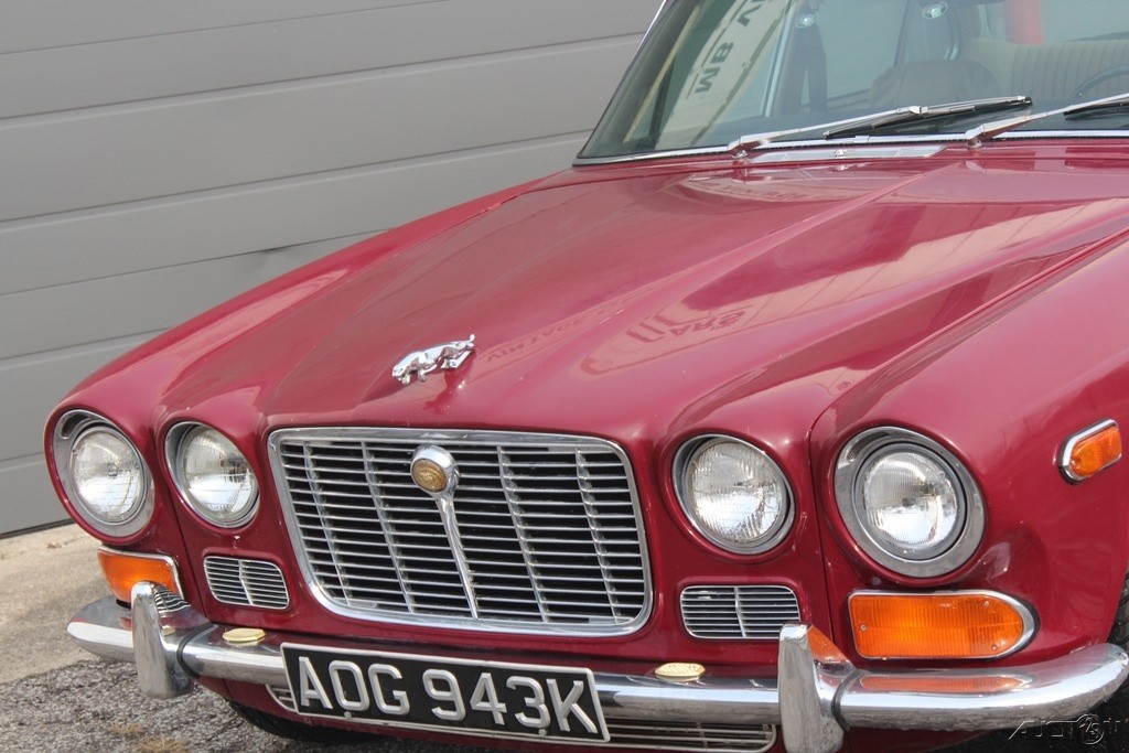 Jaguar-XJ6-1972-Sedan-12