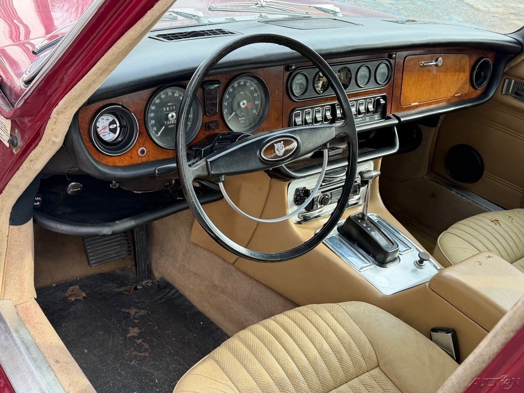Jaguar-XJ6-1972-Sedan-14