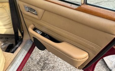 Jaguar-XJ6-1972-Sedan-20