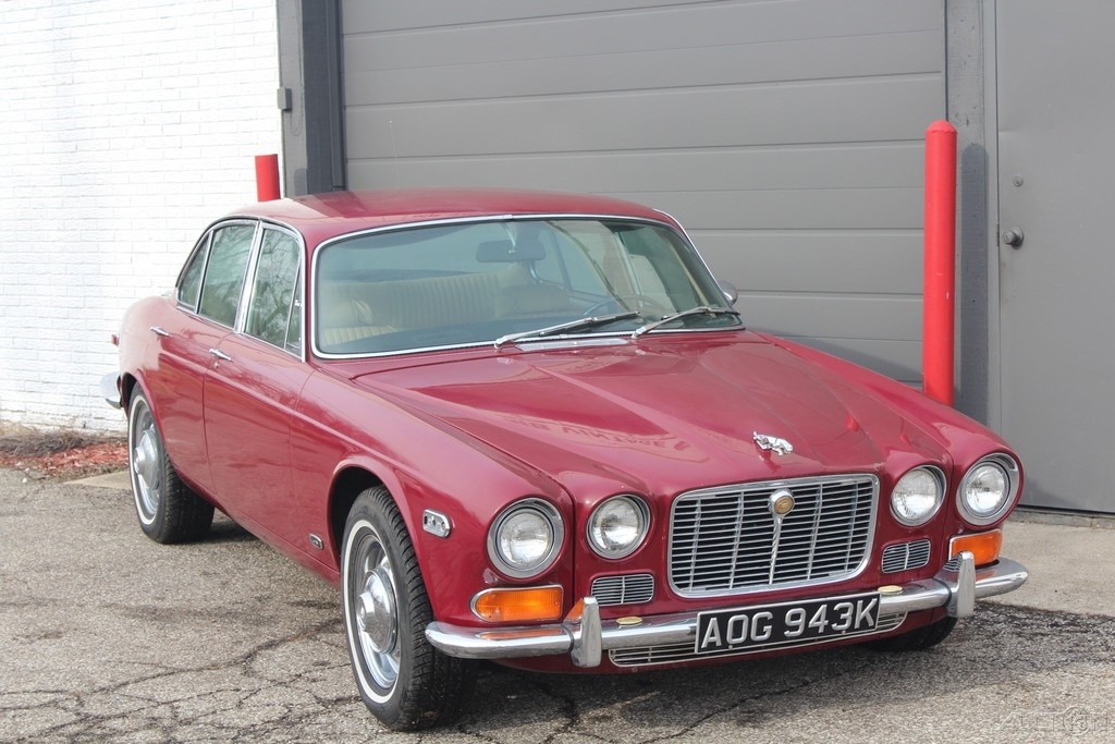 Jaguar-XJ6-1972-Sedan-3
