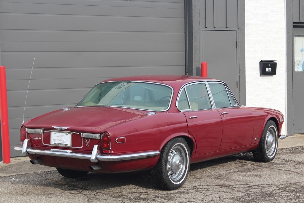 Jaguar-XJ6-1972-Sedan-4