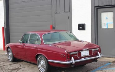 Jaguar-XJ6-1972-Sedan-5
