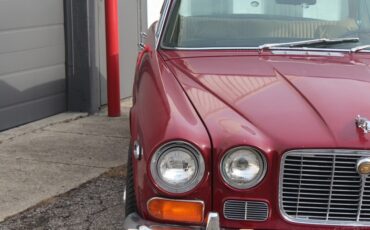 Jaguar-XJ6-1972-Sedan-8