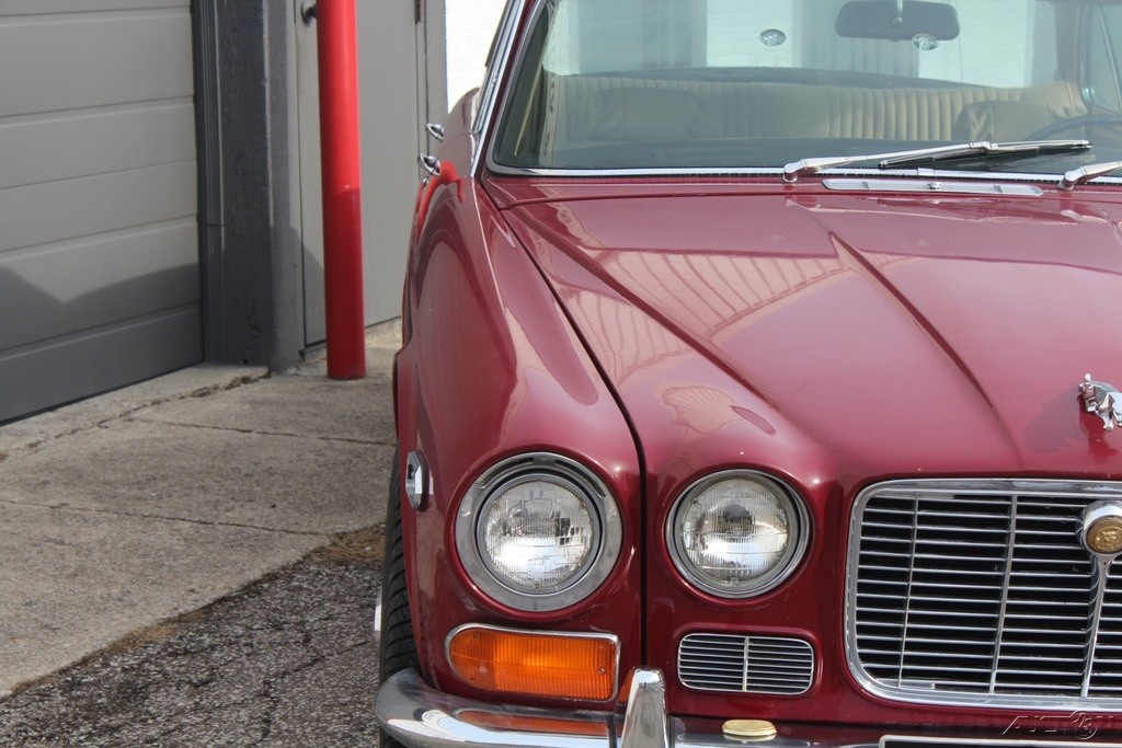 Jaguar-XJ6-1972-Sedan-8