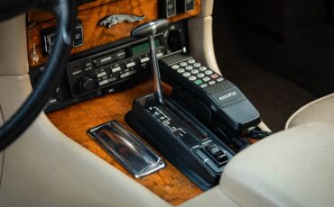 Jaguar-XJ6-1987-Sedan-34