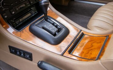 Jaguar-XJ6-1988-Sedan-13