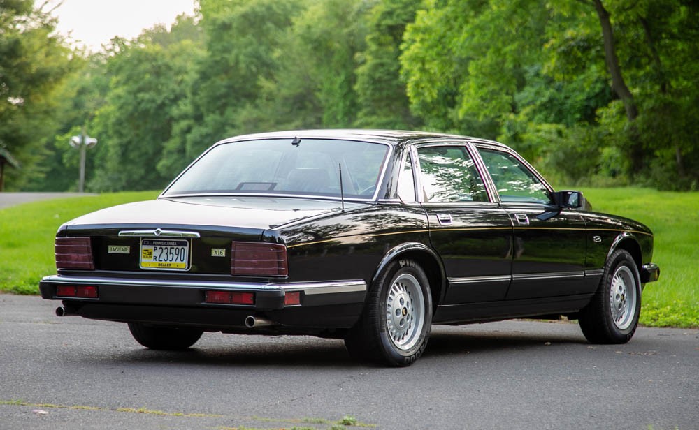 Jaguar-XJ6-1988-Sedan-2