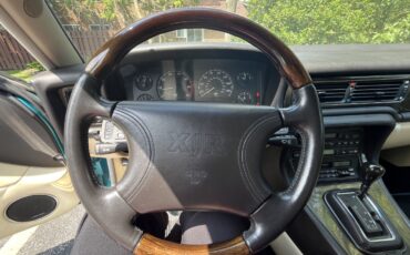 Jaguar-XJR-1995-Sedan-13