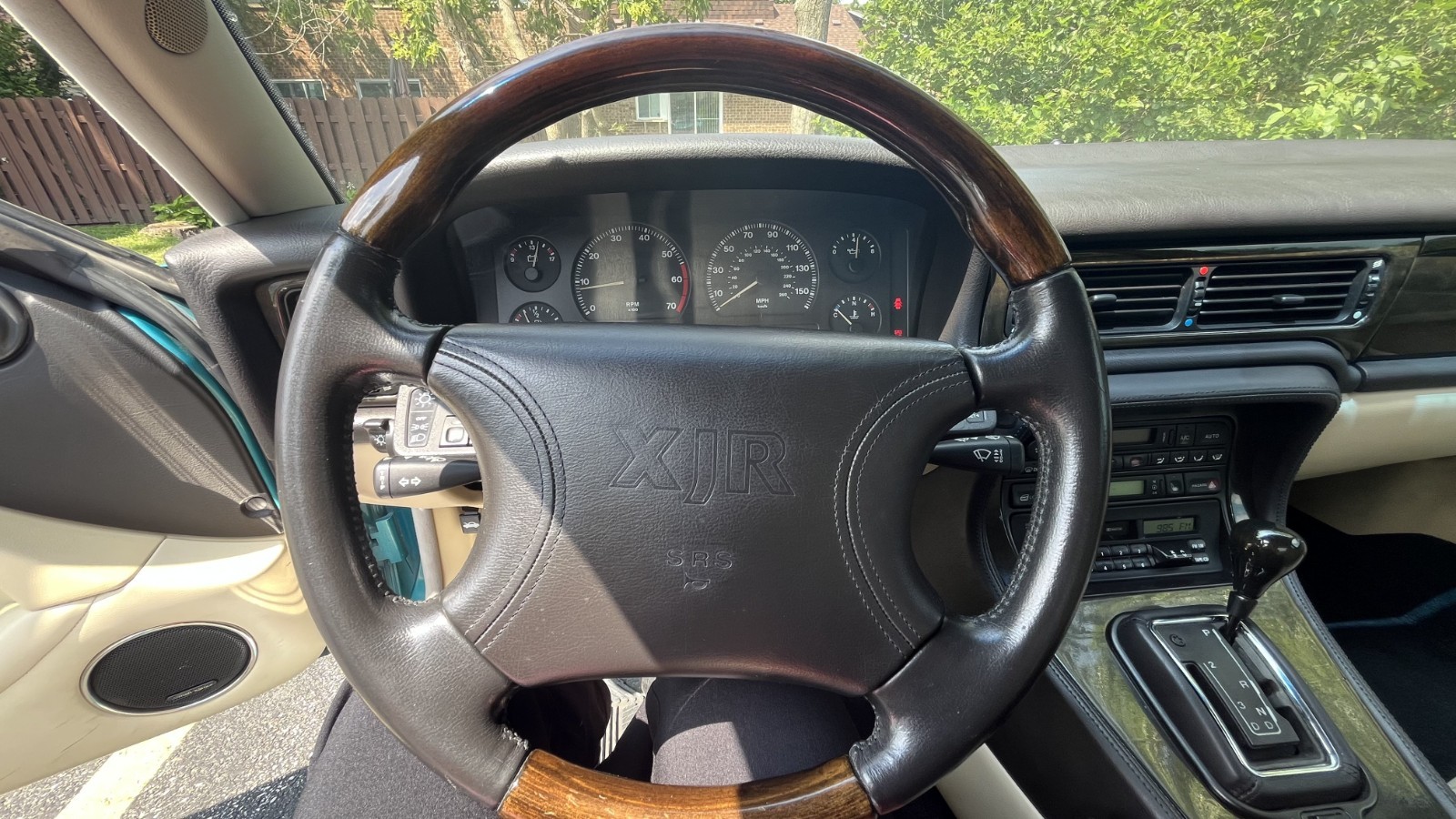 Jaguar-XJR-1995-Sedan-13