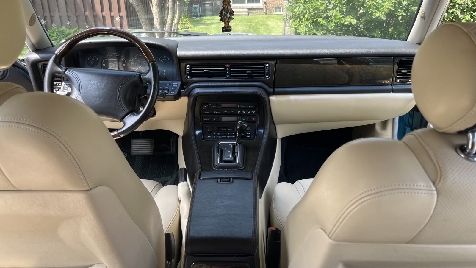 Jaguar-XJR-1995-Sedan-14