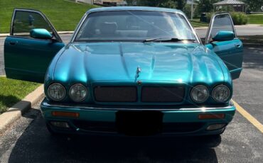 Jaguar-XJR-1995-Sedan-2
