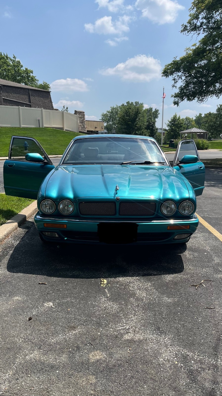 Jaguar-XJR-1995-Sedan-2