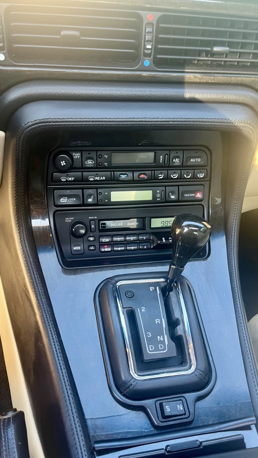 Jaguar-XJR-1995-Sedan-20