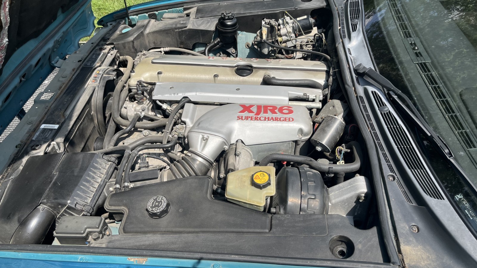 Jaguar-XJR-1995-Sedan-28