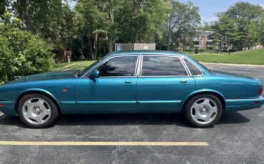 Jaguar-XJR-1995-Sedan-3