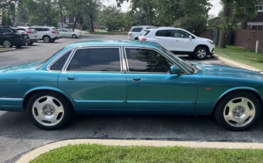 Jaguar-XJR-1995-Sedan-4