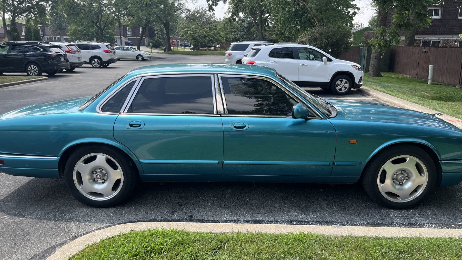 Jaguar-XJR-1995-Sedan-4