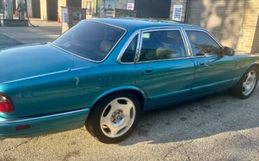 Jaguar-XJR-1995-Sedan-5