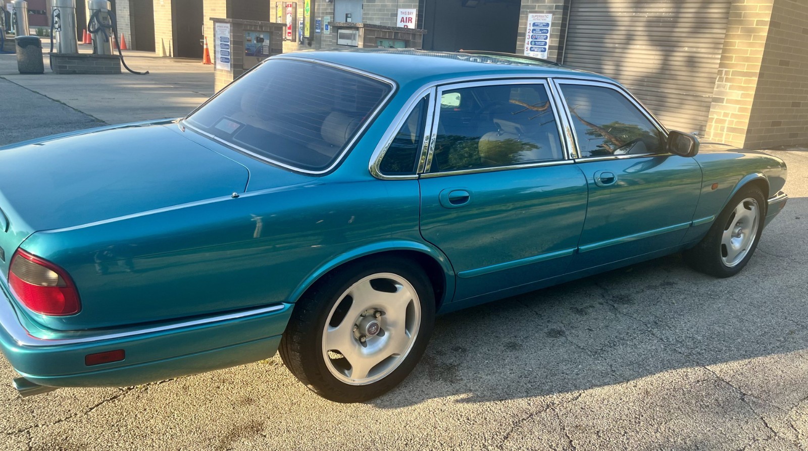 Jaguar-XJR-1995-Sedan-5