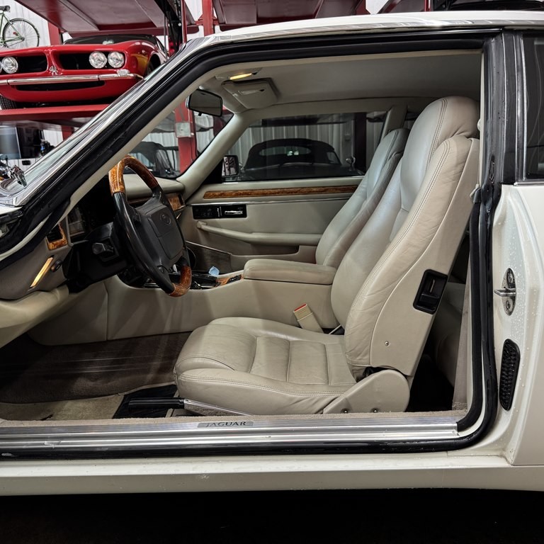 Jaguar-XJS-1995-Coupe-4