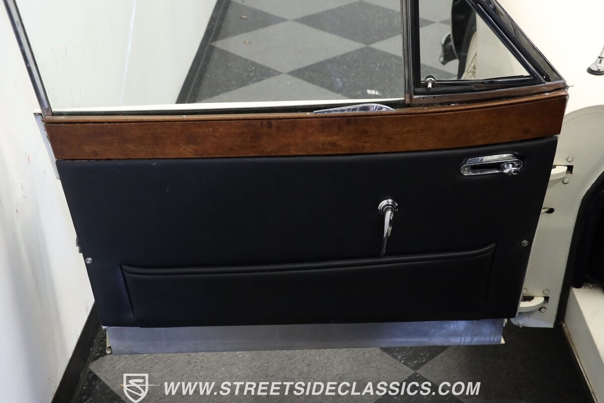 Jaguar-XK-1956-Coupe-33